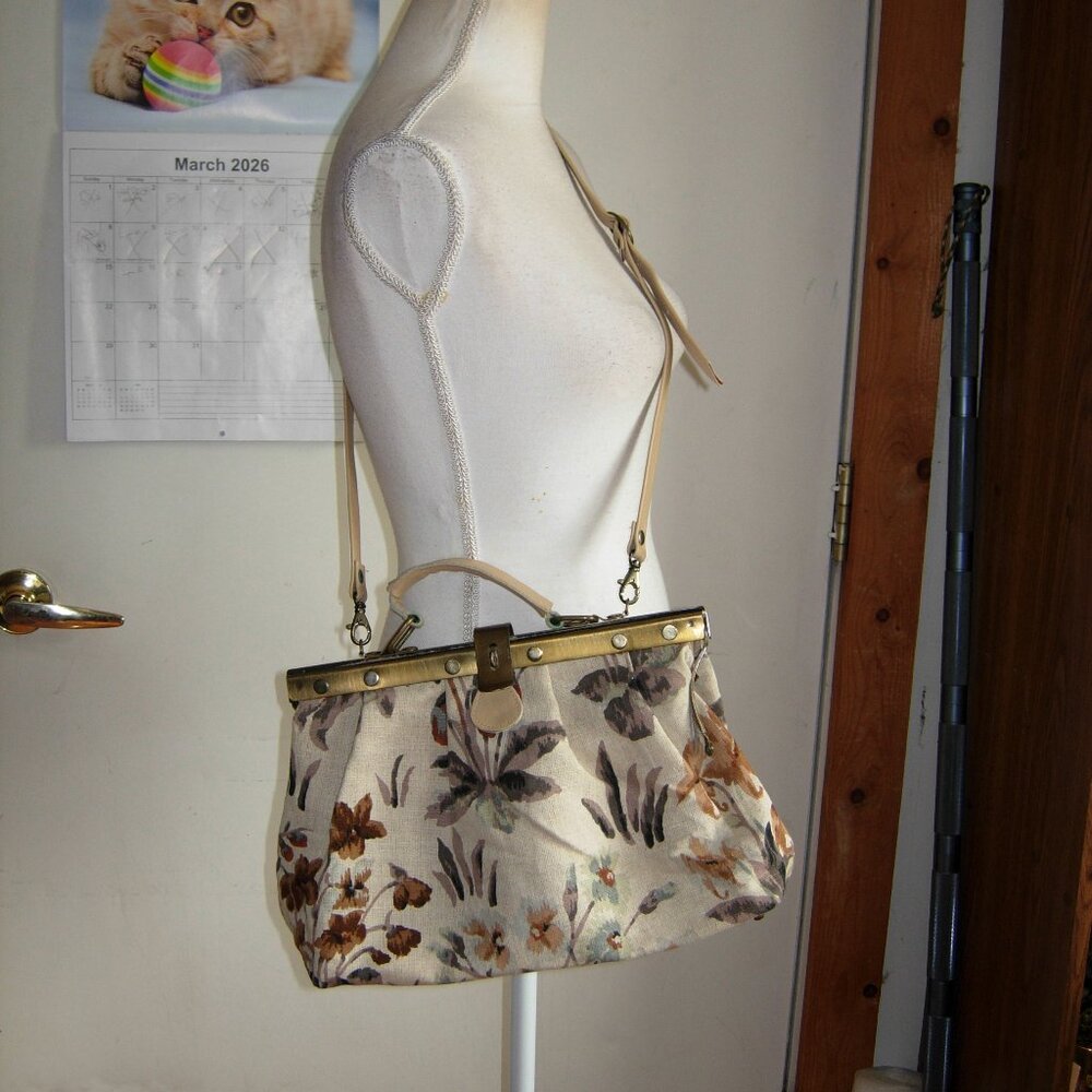 Vintage Carpetbags Of America Metal Frame Floral Bag